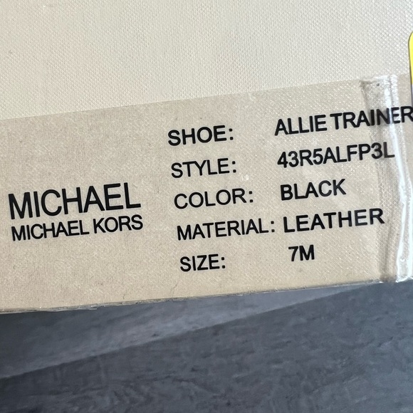 Michael Kors size 7 - Picture 4 of 4